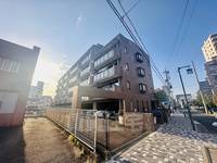 エクセル石仏の外観