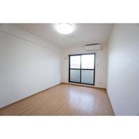 A・City港栄502の居間