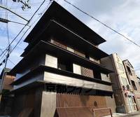 ミヤヴィ御所西402の外観