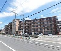 プルーリオン亀岡の外観