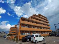 ダイアパレス沼垂四ツ角の外観