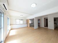 泉サンハイツの居間