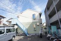 ライブクリスタル105の外観