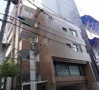 泉ロイヤルビルの外観