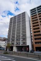 モダンパラッツォ県庁口の外観