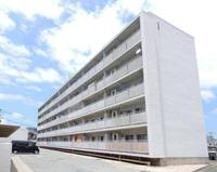 ビレッジハウス的場1号棟の外観