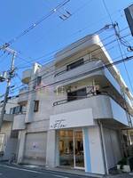 ホワイト東ビルの外観