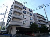 アスティオン江坂の外観