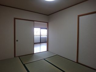 ロイヤルメゾン植田山の画像