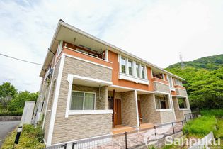 ナッツィオーネ・クロスの画像