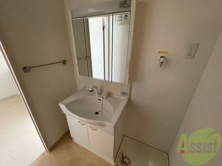 Arvita宮城野のこちらは独立洗面台になります。シャンプードレッサー仕様です。