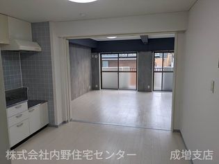 West NYのリビングと南側洋室