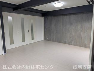 West NYの南側の洋室