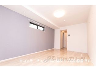 ルピナスイーストの洋室