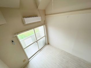 シンセイ2号棟の天井が高く広く開放感あり