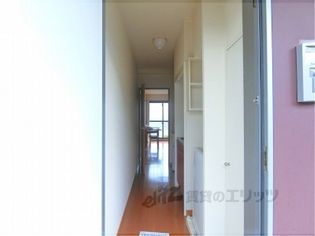 レオパレスエフの廊下