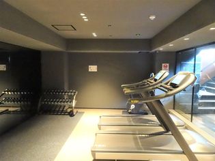 ドゥーエ早稲田の入居者専用ジムあり。24時間・無料です!