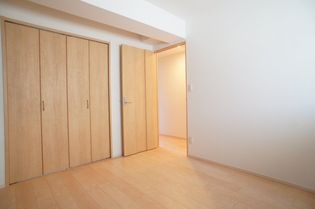 サウスヒルズの洋室です