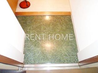 サン・コーポラス小阪の玄関です。