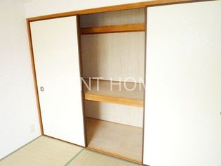 サン・コーポラス小阪の大容量のクローゼットです。