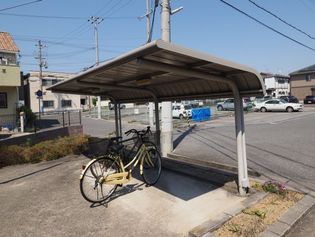 アルパポンテ一番館の駐輪場