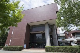 南港ポートタウンサービスコーナー(役所)まで147m