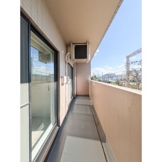 インプルーブ桜上水の開放的で明るい空間を演出してくれるバルコニーです