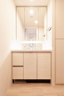 コンフォリア東新宿の画像