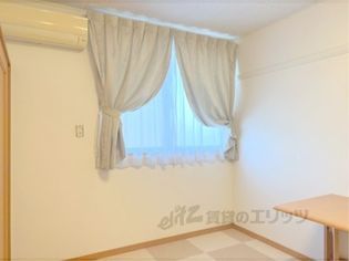 レオパレスエスポワールの洋室