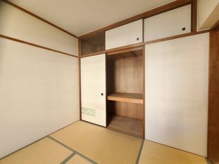 シティハイツ狩口の天袋のある押入 襖選べます(モデルルーム写真)