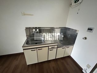 大石ハイツAの広々使っていただけるキッチンです