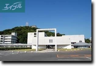 岡山県立烏城高等学校(高校・高専)まで549m