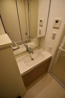アーバネックス堂島の使いやすい独立洗面台です