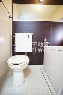 モンシャトーマキの白基調で清潔感のあるトイレです♪