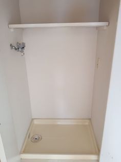 メゾン・ドセラヴィの扉付き洗濯機置場