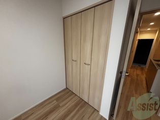 Azul富沢の洋室にあるクローゼットです。両開きになっています。