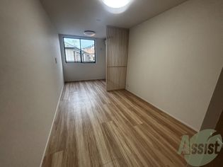 Azul富沢の9.8帖の洋室です。生活のメインとなる部屋ですね