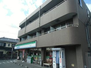 ファミリーマート ミナワ船越店(コンビニ)まで984m