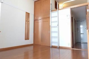 レオパレスアロマ赤坂Iのロフト付きのお部屋です。