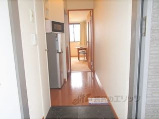 レオパレスあいのつちやまの廊下