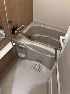 レアライズ浅草Vのコンパクトで使いやすいお風呂です