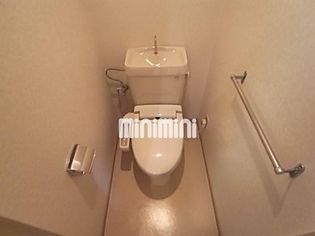 丸の内カジウラマンションのウォシュレットついてます。