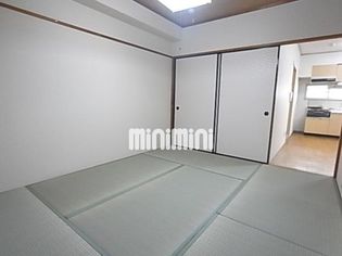 丸の内カジウラマンションの和室もついてます。