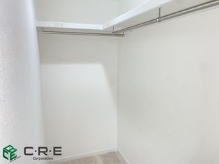 アイレガリア松戸五香のウォークインクロゼット完備でお部屋すっきり♪