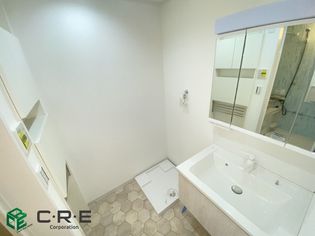 アイレガリア松戸五香の小物もすっきり♪壁面収納充実のパウダールーム