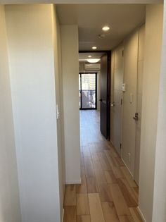 レアライズ浅草Vの明るい玄関です