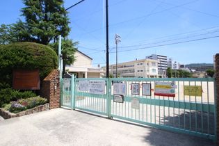 広島市立古市小学校(小学校)まで591m