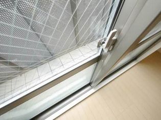 ドエルコートの外からの目が気にならないバルコニーで洗濯物が干せます