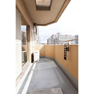 アーデン江坂の陽当たり良好なバルコニーです