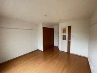 メゾンフジヨシの落ち着いて過ごせるお部屋なので、寝室にいかがでしょうか